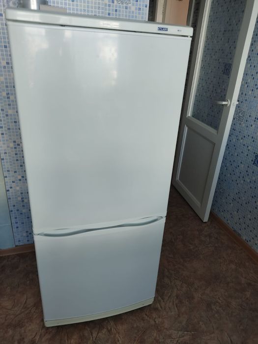 Продам холодильник Атлант