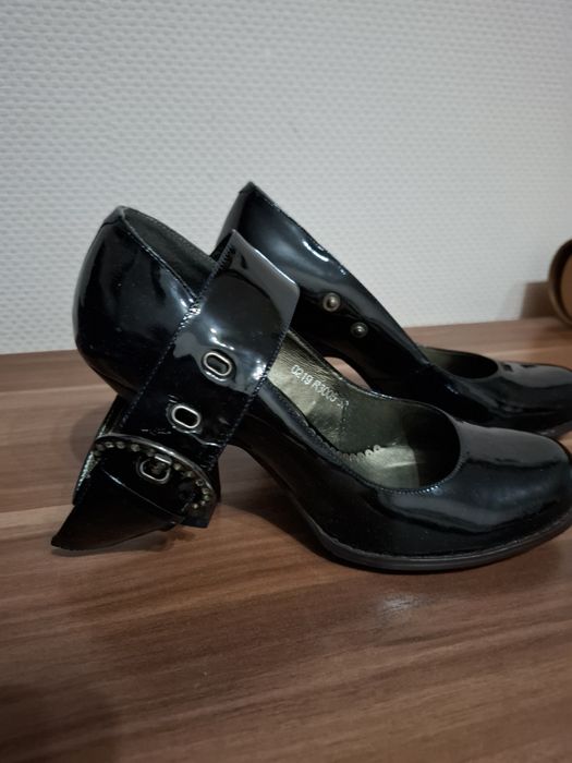 Отдам туфли женские 39 размер