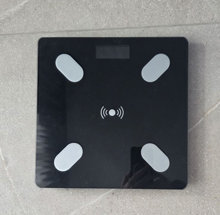 Cântar Corporal Inteligent cu Aplicaţie Telefon • Sticlă Securizată • Afisaj LCD # Negru