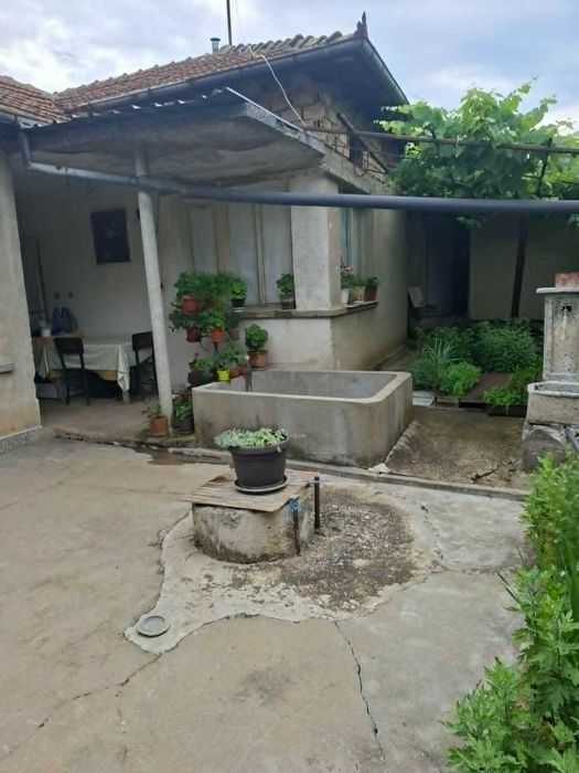 Къща за продан в с.Козаревец