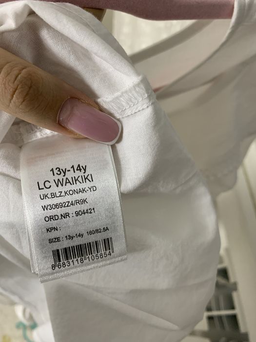 Белая блузка с рюшами