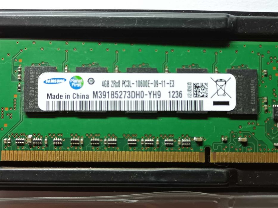2 x Samsung 4GB 2RX8 PC3L - 10600E-09-11-E3