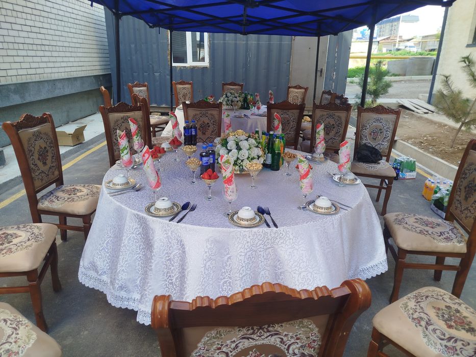 Prakatga stul zontik (4×8) shirma prakatga beriladi. 24/7