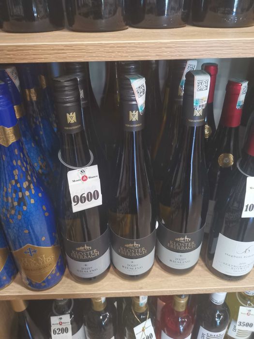 Продам фирменные бутылки