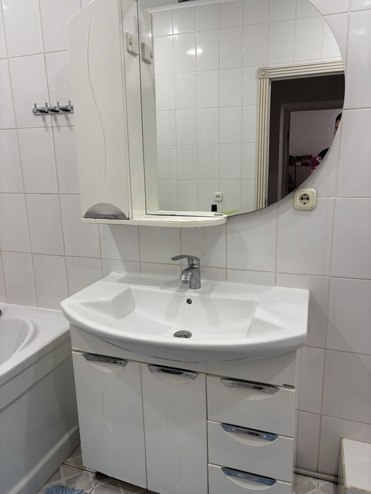 Тумба в ванную с зеркалом