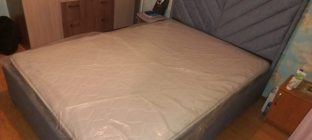 Продам матрас пружинный серого цве