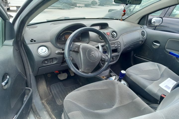 Lampa / Tripla stop dreapta pe aripa Citroen C2 prima generatie
