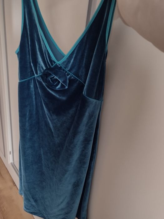 Rochie catifea nouă 42