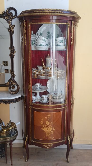 Витрина  с бронз