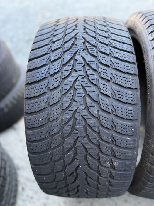 2x 245 35 19 Nokian Snowproof 1
