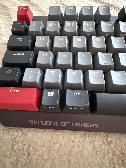ROG Strix Scope PBT/ Logitec G502 Hero