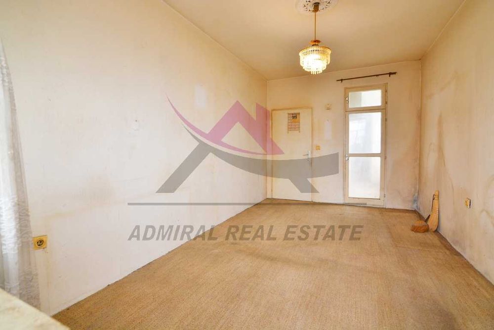 Продава се Двустаен апартамент в Варна, Цветен квартал - 65 кв.м за 1877 €/кв.м - Снимка #1