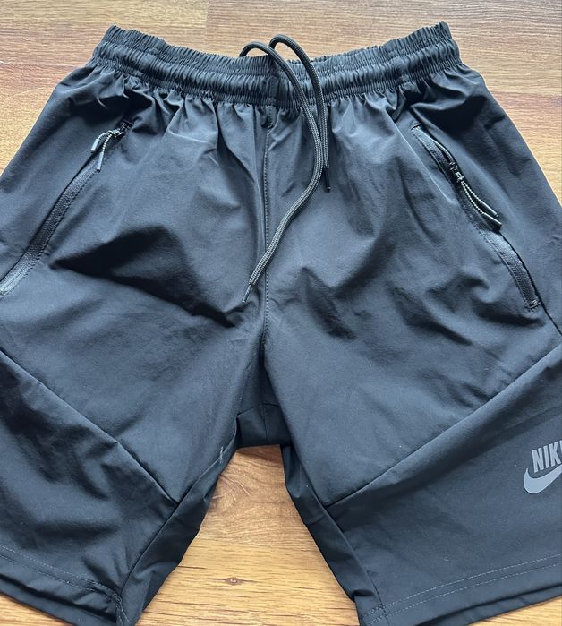 Мъжки,шушлекови,черни къси панталонки Nike с ципове на джобовете