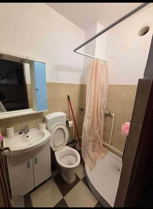 Vând garsonieră închiriată, mobilată si utilată zona Dărmănesti
