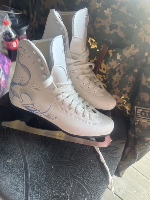 Продам коньки утепленные