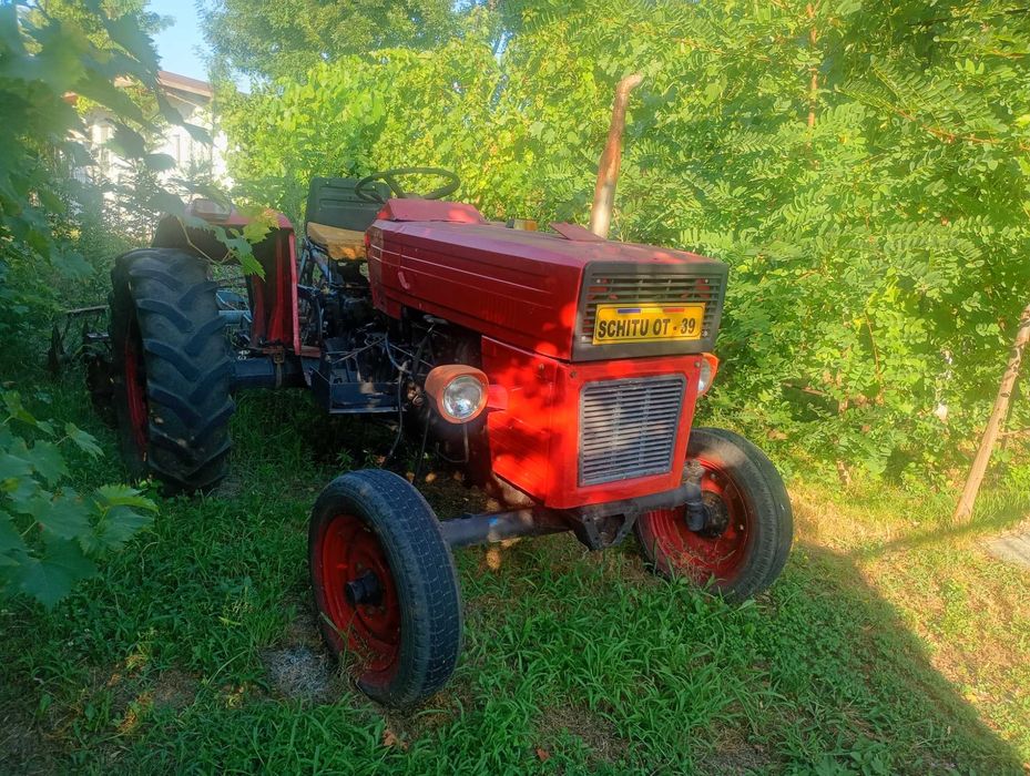 Vând tractor utb445