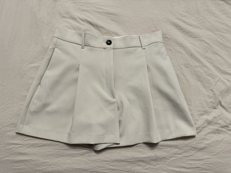 Шорты Zara с этикеткой