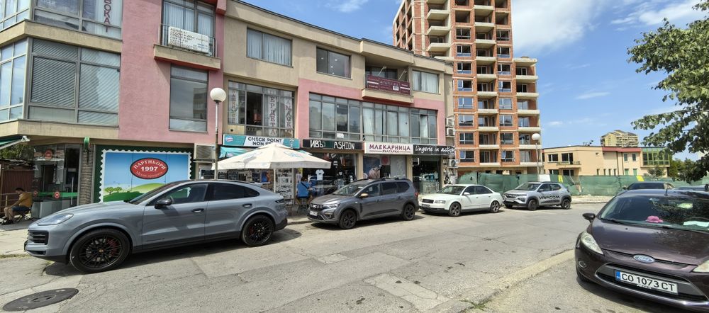 Дава се под наем Магазин в София, Младост 1А - 40 кв.м за 612 € - Снимка #1