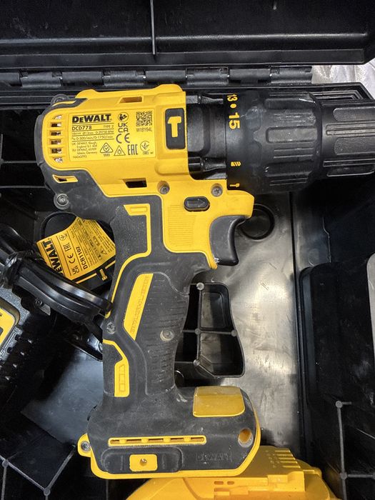 Комплект акумулаторни винтоверти dewalt dcd778,dcf  787+2батерий 3.0ah