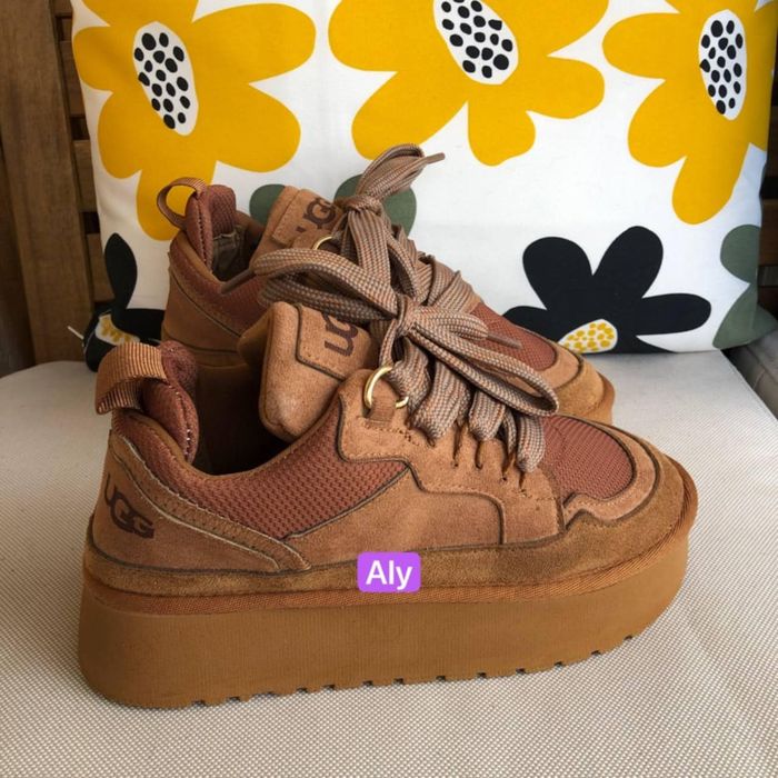 Ugg-uri diferite modele