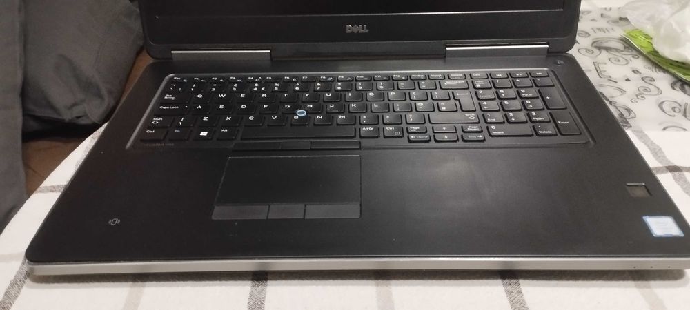 Лаптоп Dell Precision 7720 на части