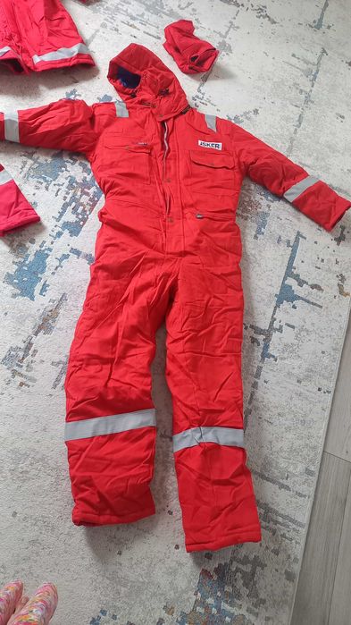 Зимний комбинозон сатылады.