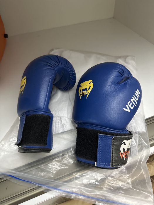 Форма для каратэ, перчатки в подарок.