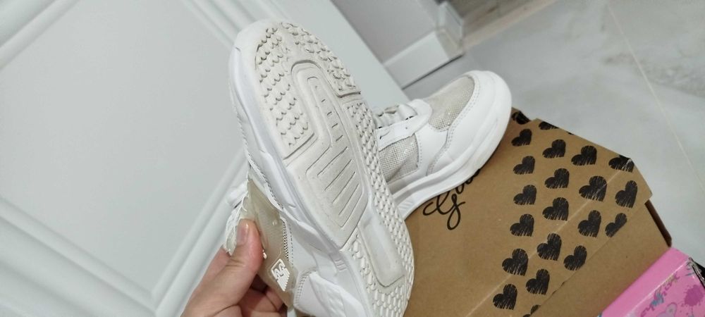 Кроссовки детские.