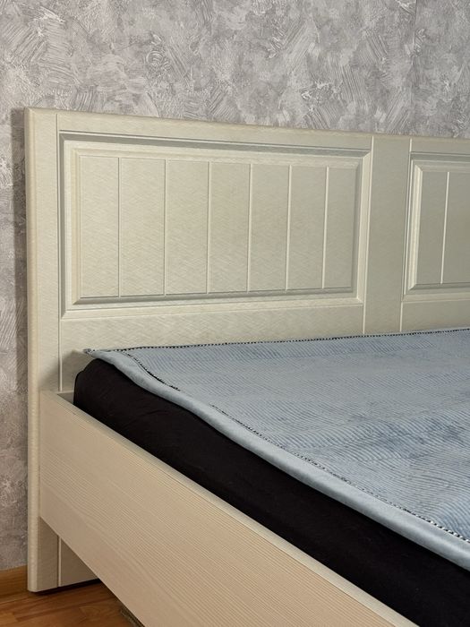 Продам двух спальную кровать