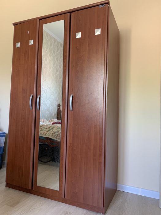 Продам Шкаф 1.80 на 1.10