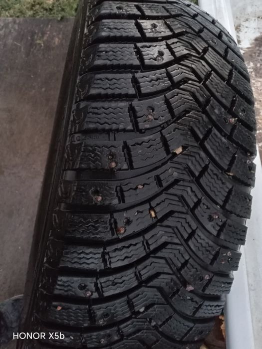 покрышка R 17  225/65