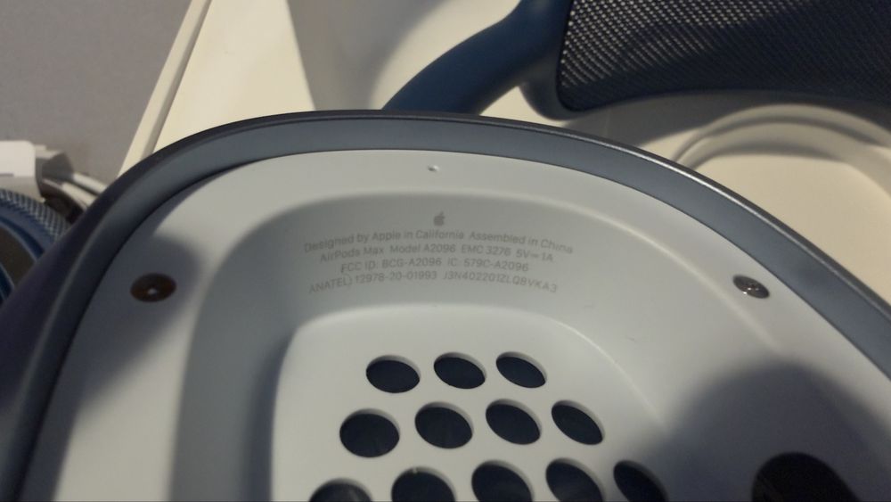 AirPods Pro Max Lightning