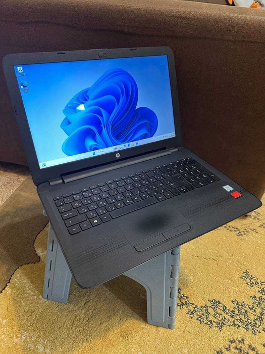 - Ноутбук HP au-100yr — 12 ГБ ОЗУ, SSD 250 ГБ, видеокарта AMD 2 ГБ