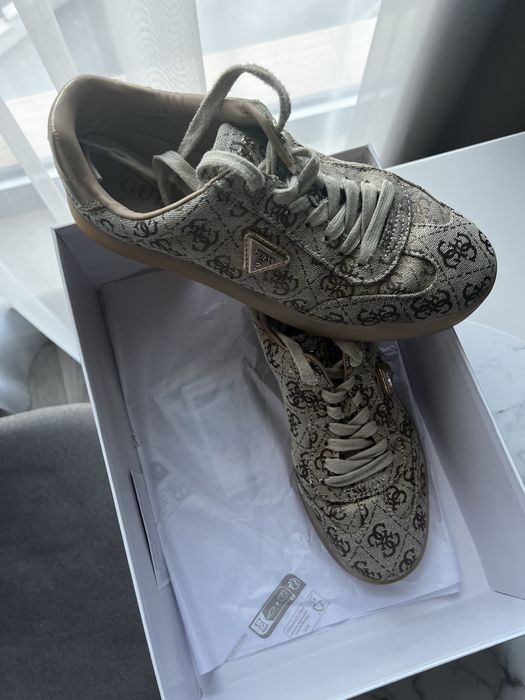 Обувки Guess в златист цвят