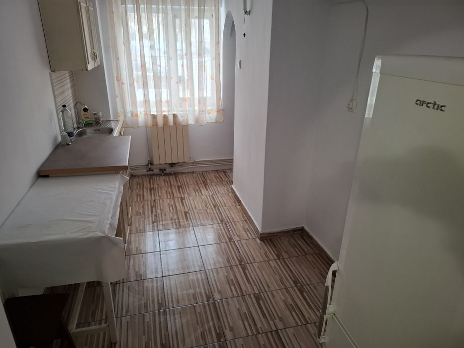 Închiriez  apartament