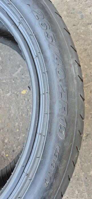 2 anvelope vara Pirelli 265/40/19.Pretul este pe bucata.