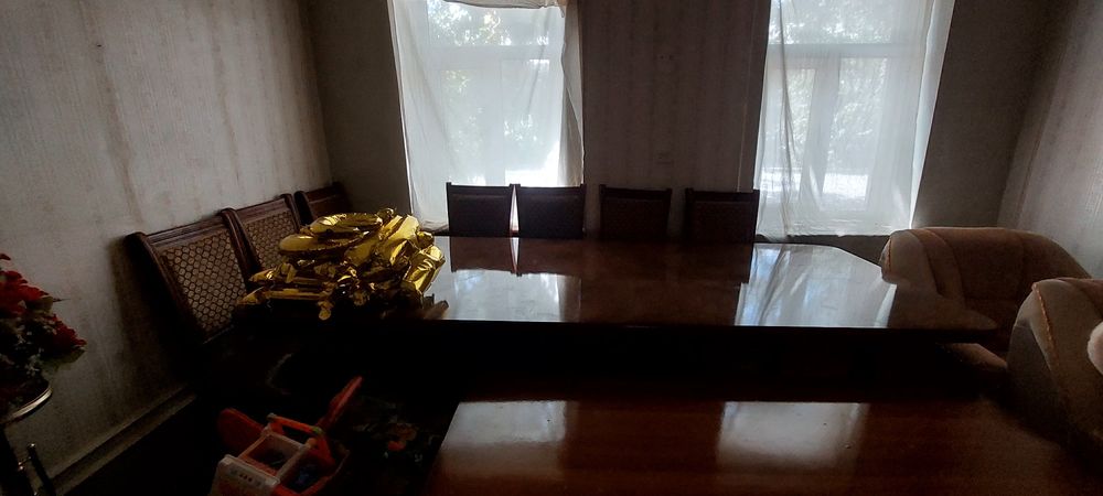 Стол и 12 стульев