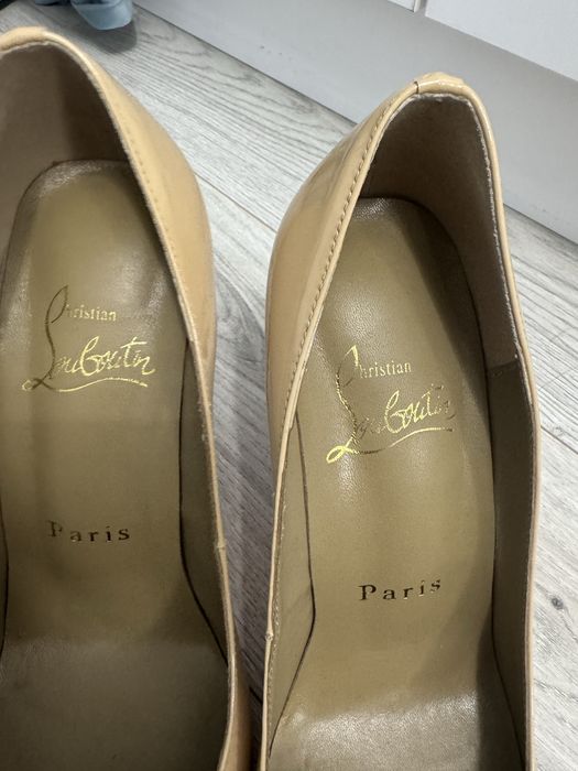 Туфли бежевые лак Louboutin