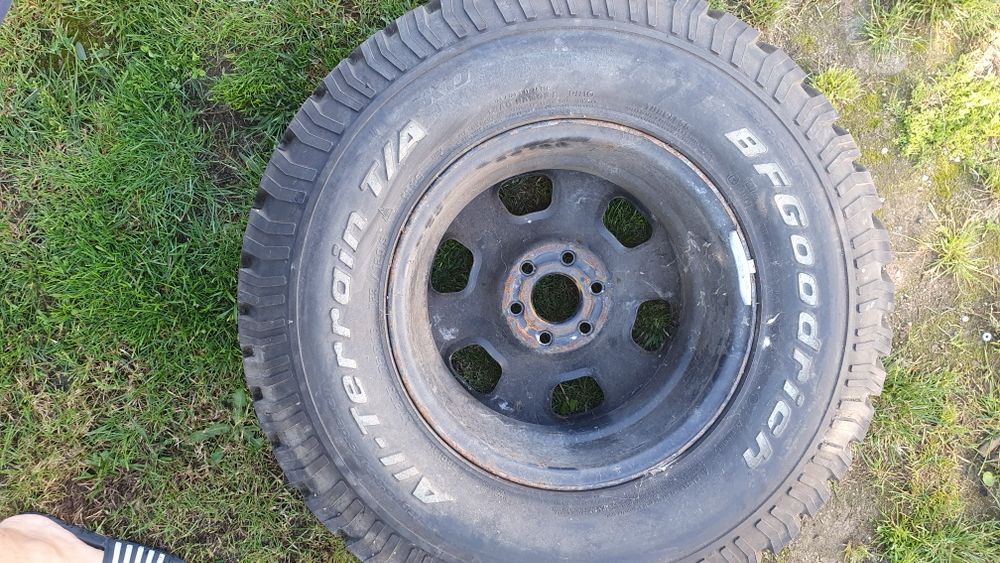 Genți și cauciucuri noi Nissan Navara