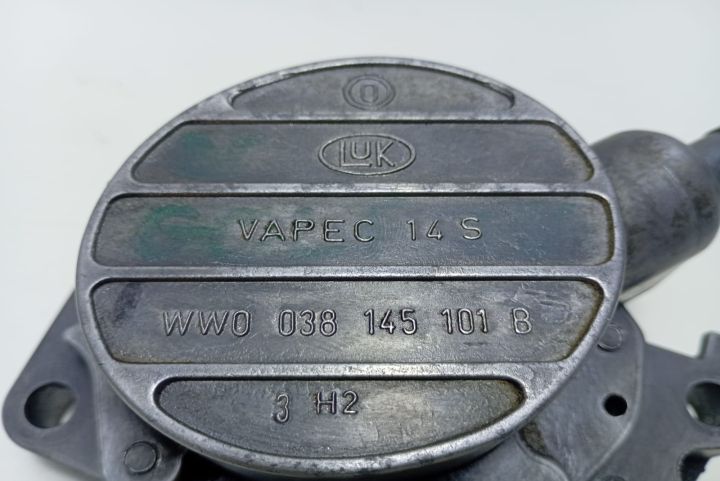 Pompa vacuum 1.9 tdi 038145101B Volkswagen VW Bora prima generatie se