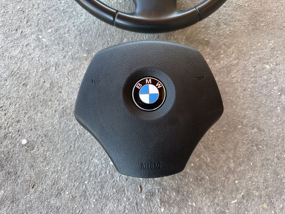 Продавам волан за BMW X1 с айрбег - Като Нов