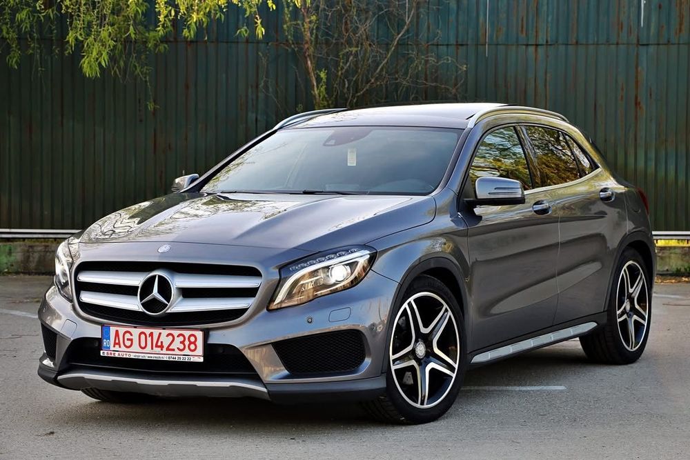 Mercedes-Benz GLA Gla 4MATIC + AMG + panoramic + Harman Kardon + ILS + istoric + revizii