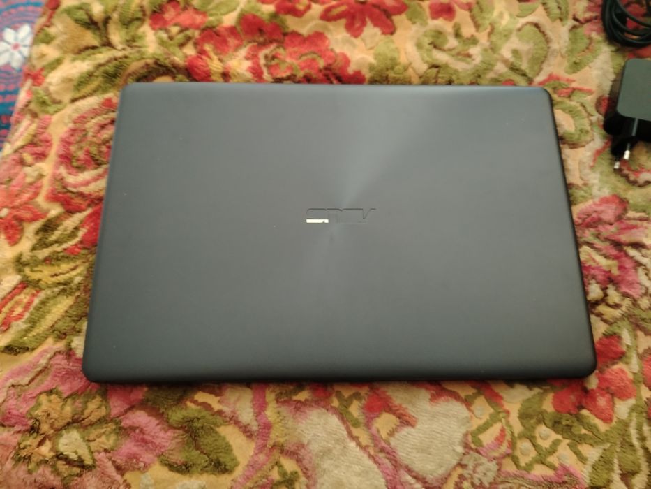 Laptop ASUS.  An 2018
