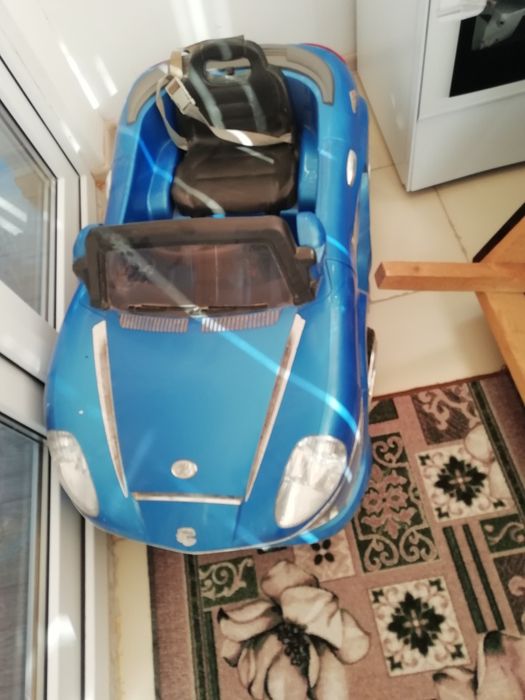 Продам детскую машинка