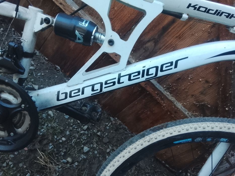 Vând bicicletă Bergstiger X6