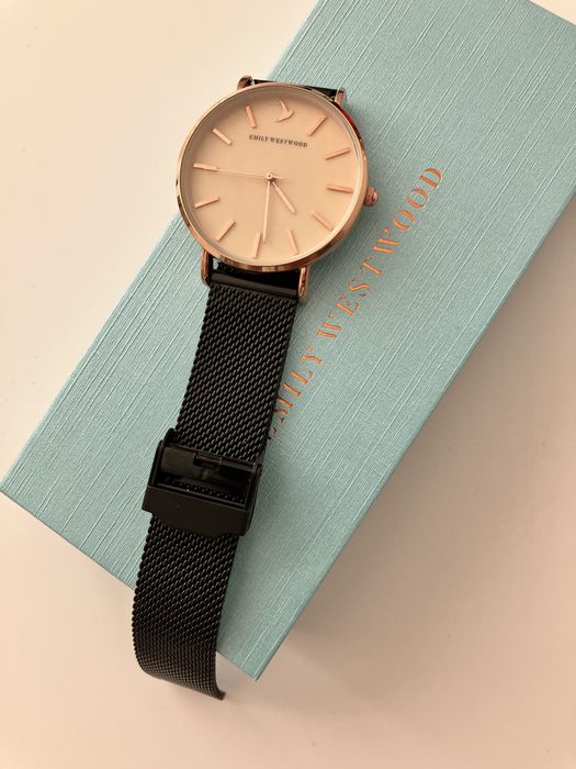 Нов часовник Emily Westwood