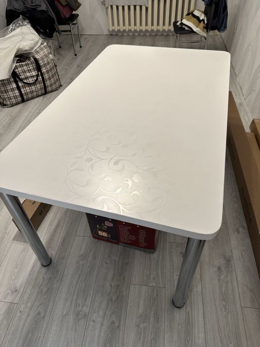 Стол обеденный