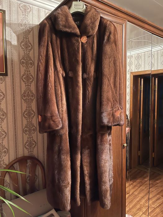 Поодам шубу норка