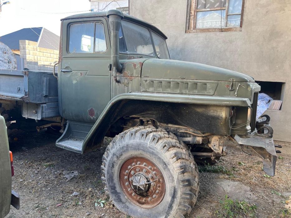 Прода. Грузовое авто Урал тягач, вместе с мотором и бочкой