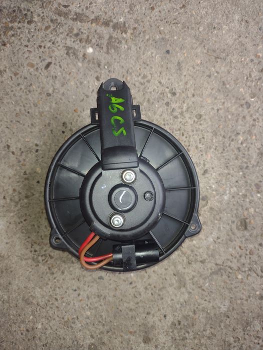 Продавам моторче за парно за audi a6 c5